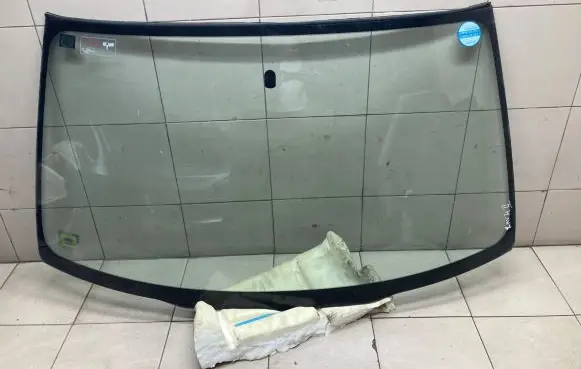 Toyota RAV 4 (XA20) Front windscreen/windshield window 