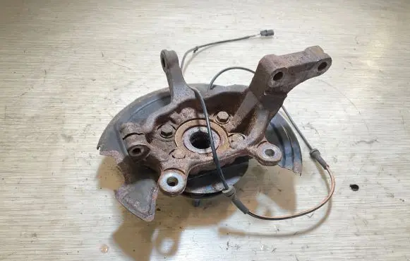 Nissan Leaf II (ZE1) Front wheel hub