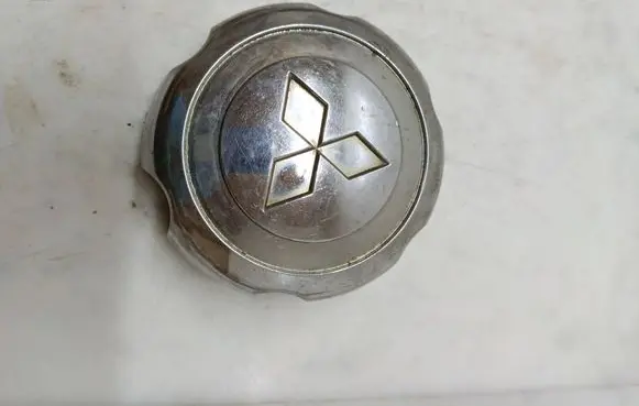 Mitsubishi Pajero Original wheel cap MB816581