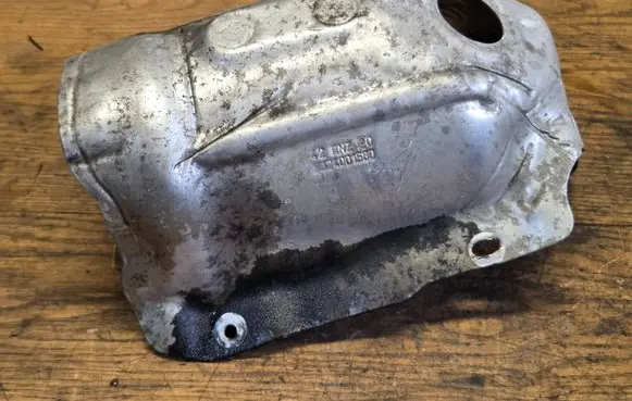 Opel Combo E Exhaust heat shield 9824001580