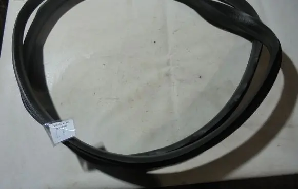 Volvo XC60 Sliding door rubber seal 32229249