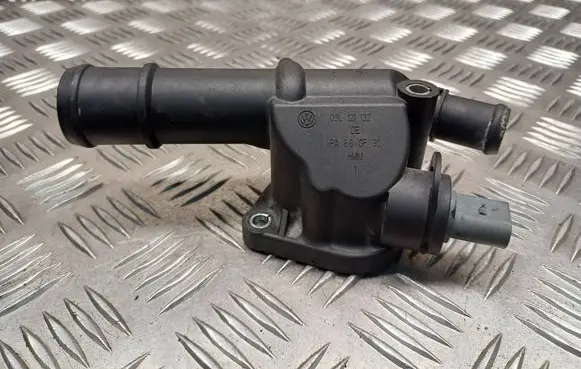 Volkswagen PASSAT B6 Engine coolant pipe/hose 03L121132