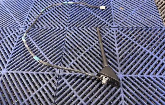Toyota Prius+ (ZVW40) Radio antenna V307525C