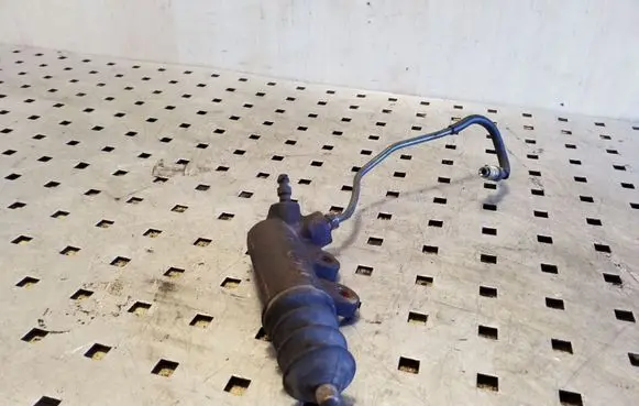 Toyota RAV 4 (XA20) Clutch slave cylinder 