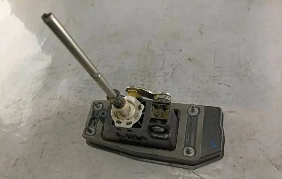 Volkswagen Fox Gear shifter/selector 5Z0711061 5Z0711049K