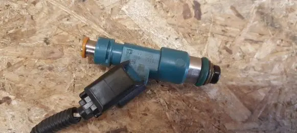 Volvo S80 Fuel injector 6G9NAA 025068403