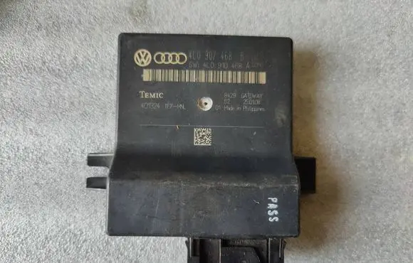 Audi Q7 4M Gateway control module 4L0907468B 4L0910468A