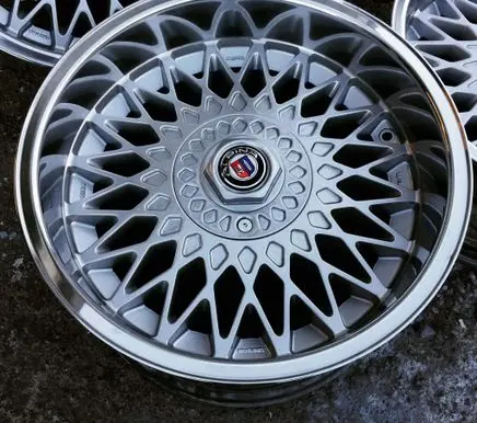 Volkswagen Golf II Non-original wheel cap 