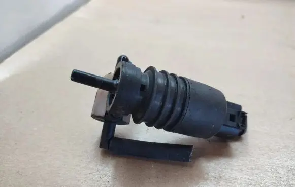 Mercedes-Benz B W245 Windscreen/windshield washer pump