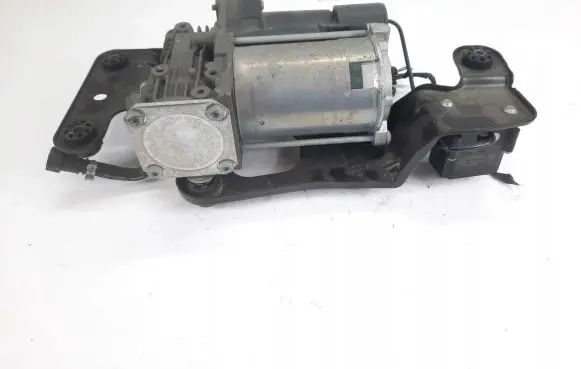 BMW X5 E70 Pneumatic air compressor holding bracket 6789938