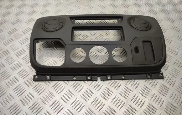 Radio/GPS head unit trim