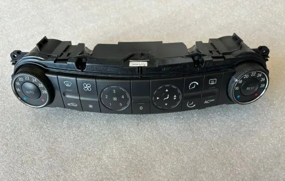 Mercedes-Benz E W211 Climate control unit 2118300385 00070403 A2118300385