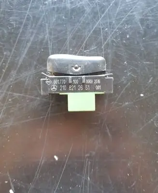 Mercedes-Benz A W168 Windscreen/window heater switch 2108212651 00693516 501770