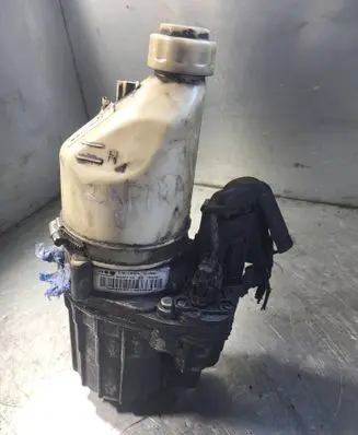 Opel Zafira B Power steering pump 4683616E