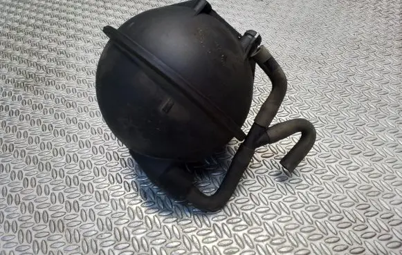Vacuum air tank