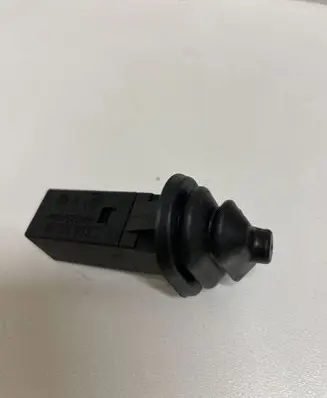 BMW 5 E60 E61 Fuel tank opening switch 82299392