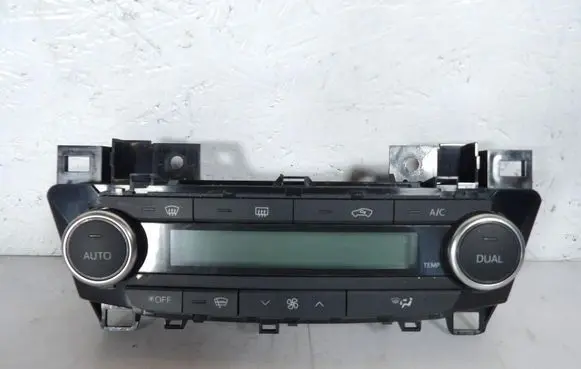 Toyota Avensis T220 Climate control unit E1108974