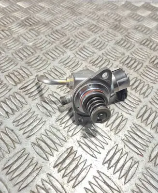 Volvo XC60 Fuel injection high pressure pump 31437903