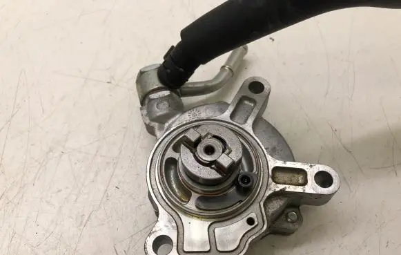 Mazda CX-5 II Vacuum pump PE2718G00A