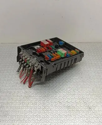 Audi A3 S3 8P Fuse module 1K0937125A