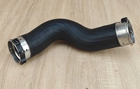 BMW 8 G16 Intercooler hose/pipe 8571025