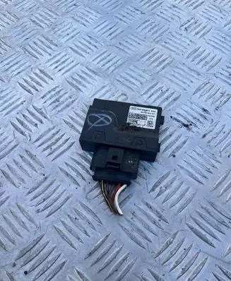 Audi A4 S4 B9 Fuel pump relay 8W0906093C