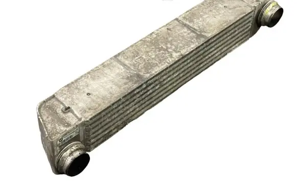 BMW 5 E60 E61 Intercooler radiator 7795823 70488000