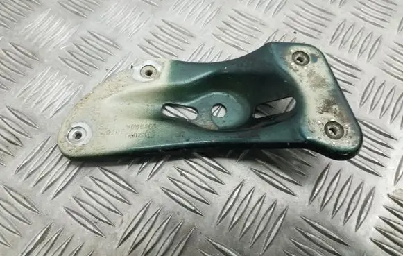 Skoda Octavia Mk2 (1Z) Fender mounting bracket 1Z0810680A