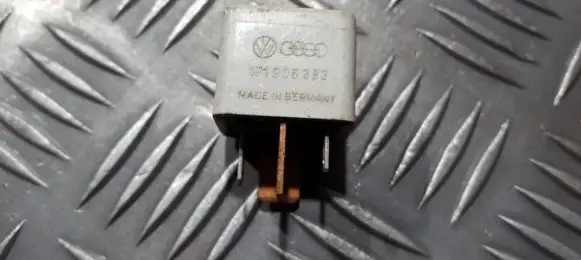 Volkswagen Golf II Other relay 171906383 r601389