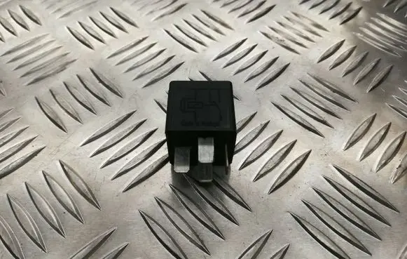 Ford Mondeo Mk III Other relay F0AB14B192AA