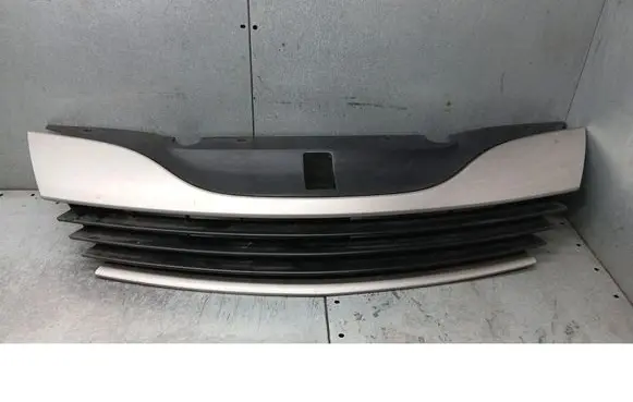 Renault Laguna II Front grill 8200012581