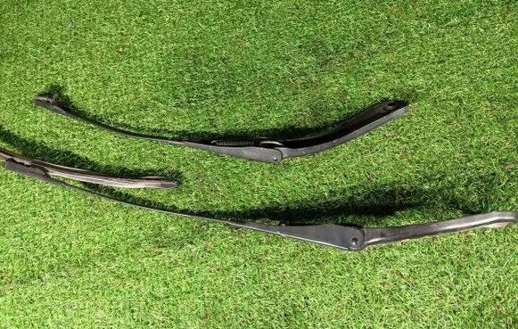 BMW 3 F30 F35 F31 Front wiper blade arm 