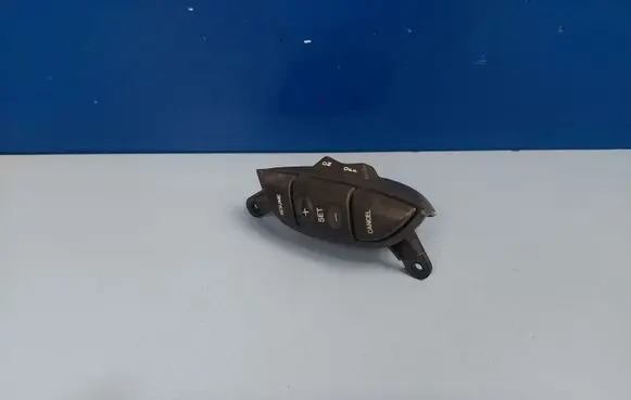 Jaguar S-Type Steering wheel buttons/switches XR8314K147AAW