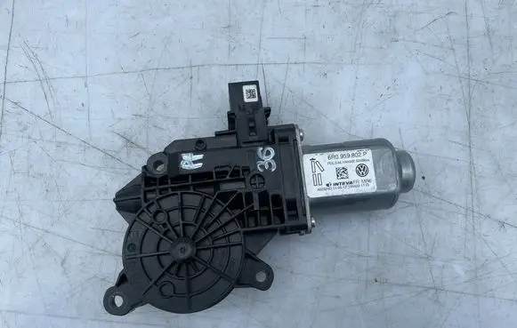 Seat Ibiza IV (6J,6P) Front door window regulator motor 6R0959802P