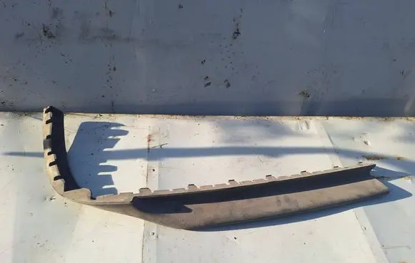 Volkswagen PASSAT B3 Front bumper lip 357805904