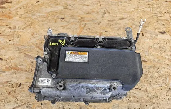 Toyota Prius+ (ZVW40) Voltage converter inverter G920028030