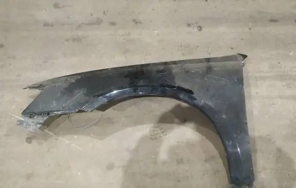 Subaru Legacy Fender JUODAS