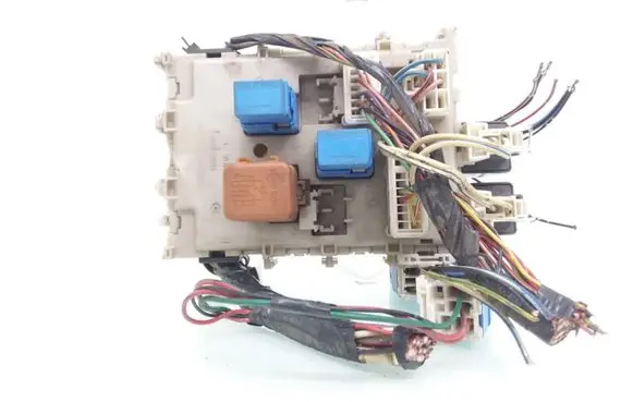 Nissan Primera Fuse module 24350AV700