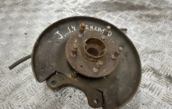 Rear wheel hub