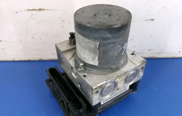 Renault Megane II ABS Pump 8200344607