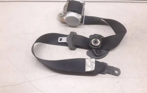 BMW X3 E83 Front seatbelt 33033481E GB141662003 040549