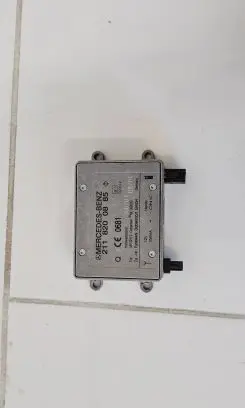 Mercedes-Benz E W211 Antenna control unit 2118200885 09702112
