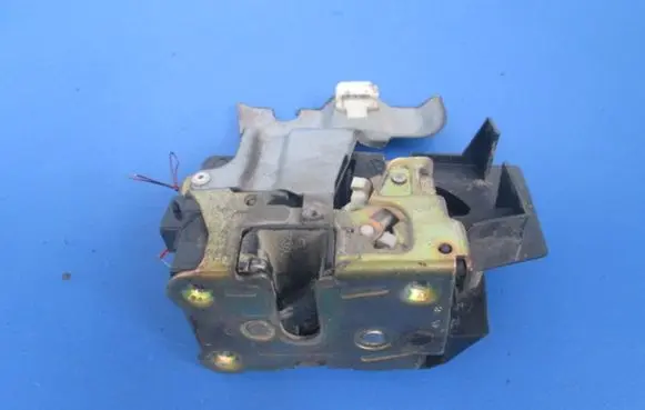 Renault Laguna I Front door lock