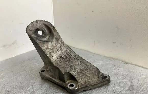 BMW 6 E63 E64 Engine mounting bracket 6761113 13807410 AC46000