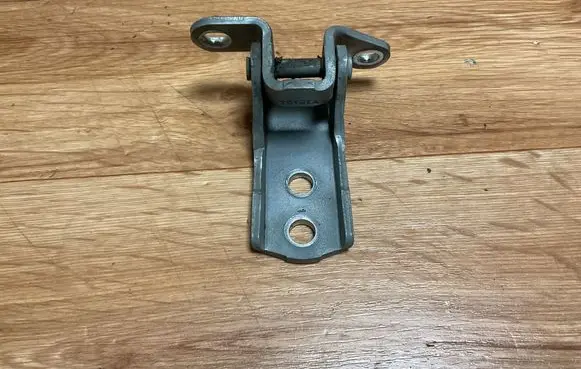 Toyota Avensis T250 Front door upper hinge 