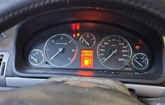 Speedometer (instrument cluster)
