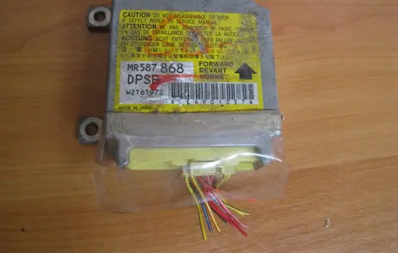 Mitsubishi Outlander Airbag control unit/module MR587868