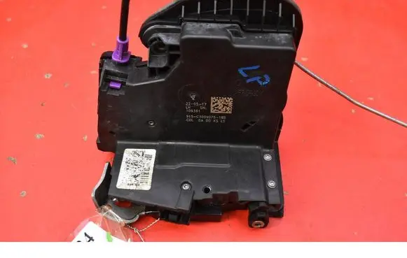 Opel Insignia A Front door lock 915C303907518S