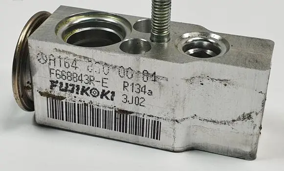 Mercedes-Benz ML W164 Air conditioning (A/C) expansion valve A1648300084