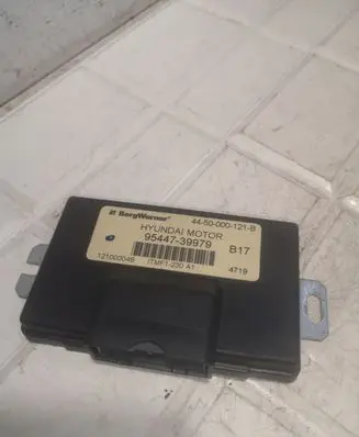 Hyundai Santa Fe Gearbox control unit/module 9544739979 4450000121B